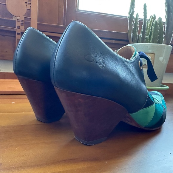 Fluevog EXCELLENT Purpose Scheme angular suede booties in turquoise/navy -7.5/8 - Picture 3 of 16